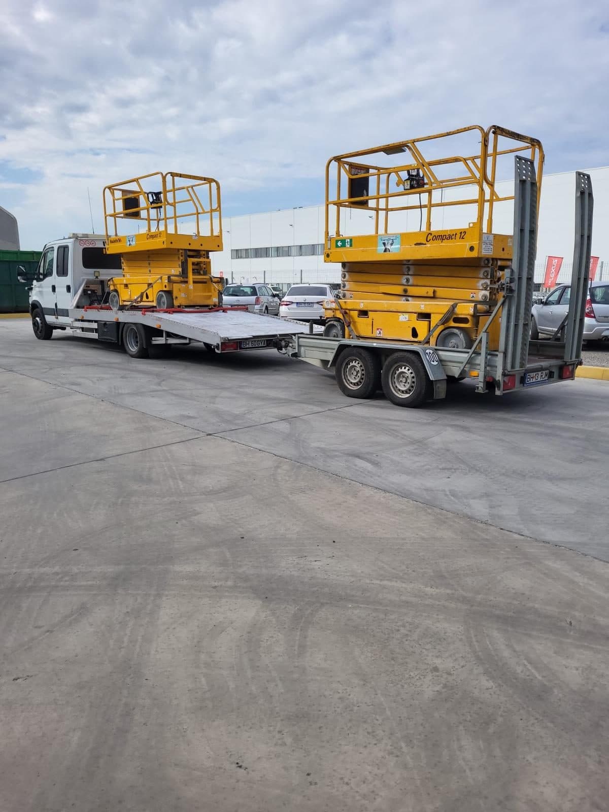 Nacele, mini-buldoexcavator